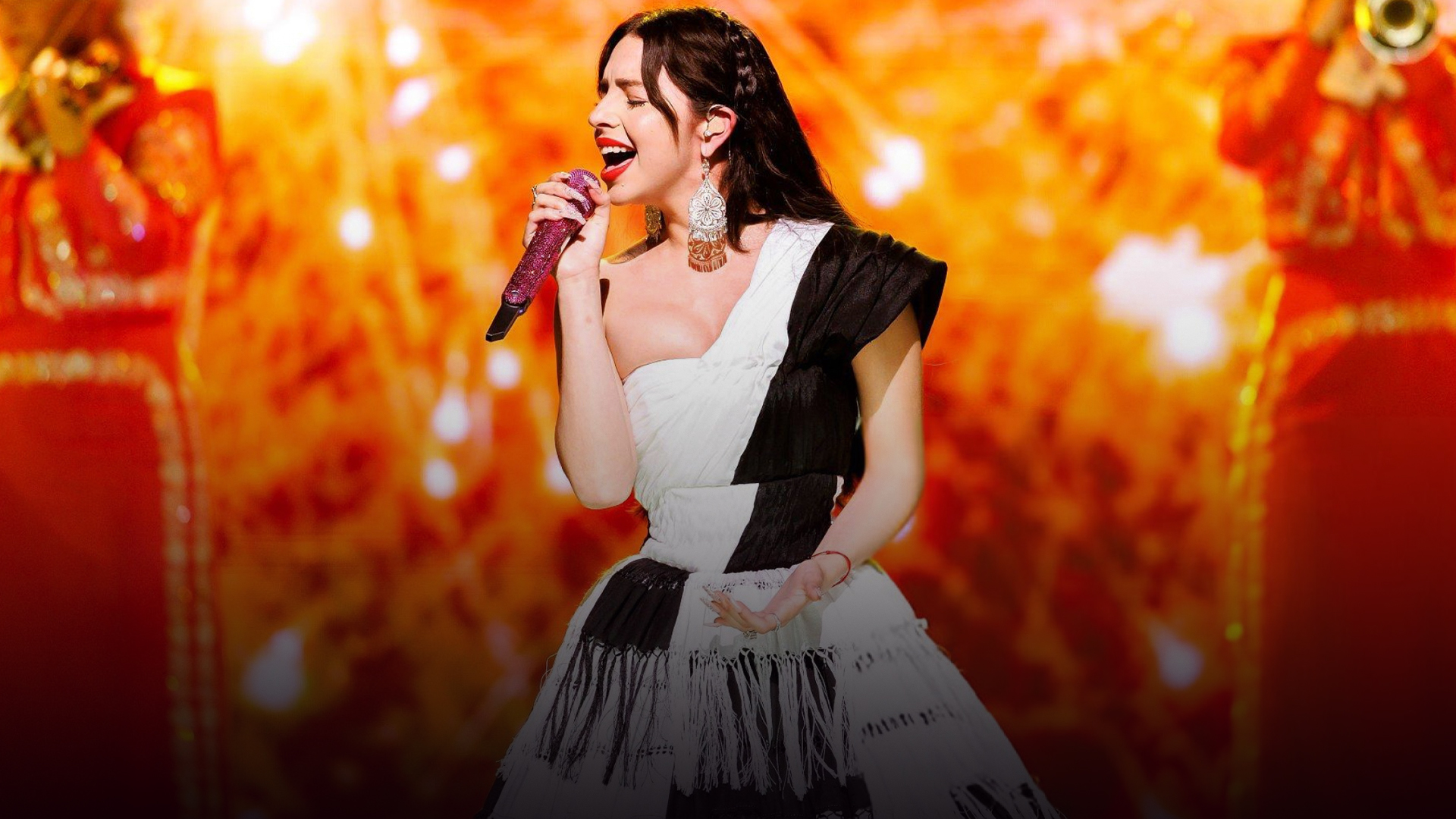 Ángela Aguilar recibe el Premio Revelación en los Billboard Women In Music 2025. - Angela Aguilar